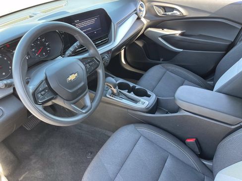Used 2025 Chevrolet Trax LS FWD image 19