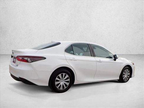 Used 2021 Toyota Camry LE image 4