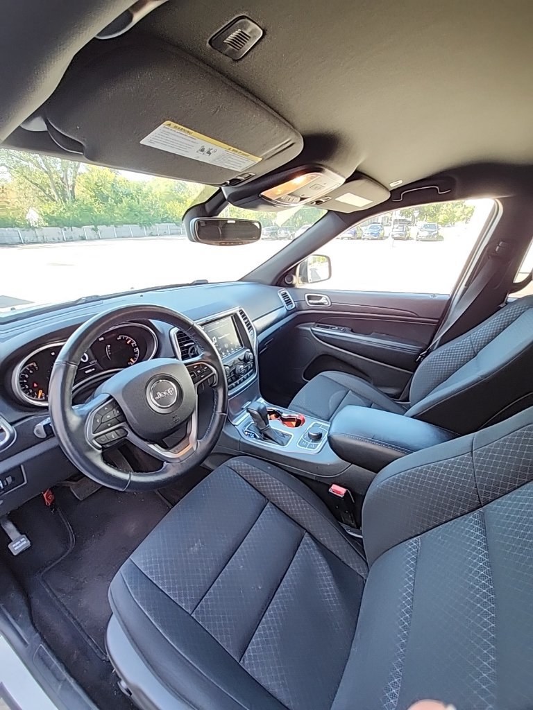 Used 2018 Jeep Grand Cherokee Laredo AWD/4WD image 14