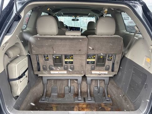 Used 2016 Toyota Sienna XLE w/ XLE Navigation Package image 11