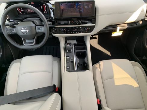 New 2026 Nissan Pathfinder SL w/ SL Premium Package FWD image 12