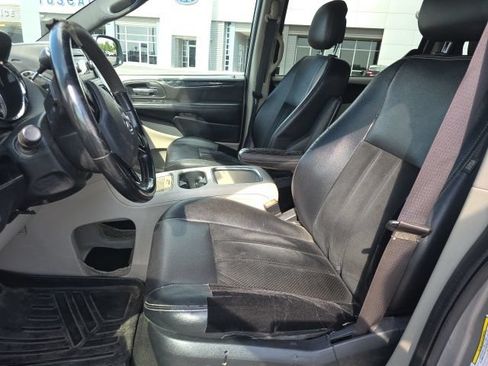 Used 2017 Dodge Grand Caravan SXT FWD image 9