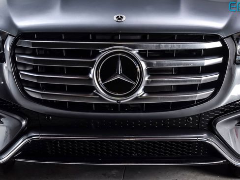 Used 2025 Mercedes-Benz GLS 450 4MATIC image 9