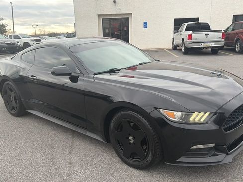 Used 2015 Ford Mustang Coupe image 23
