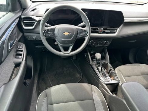 Used 2025 Chevrolet TrailBlazer LT AWD/4WD image 10