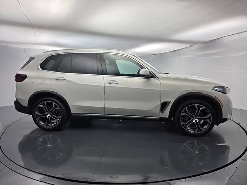 Certified 2026 BMW X5 sDrive40i w/ Premium Package RWD image 3