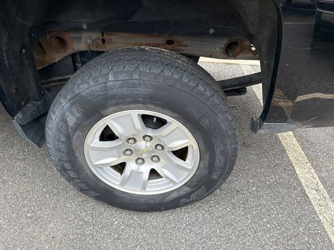 Used 2018 Chevrolet Silverado 1500 LT AWD/4WD image 17