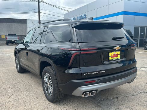 New 2026 Chevrolet Traverse LT w/ Driver Confidence Package AWD/4WD image 9