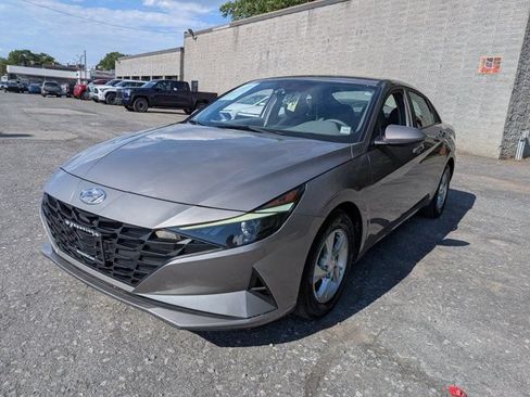 Used 2022 Hyundai Elantra SE FWD image 8