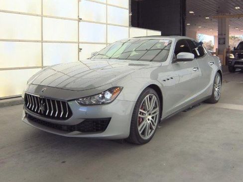 Used 2018 Maserati Ghibli S image 2