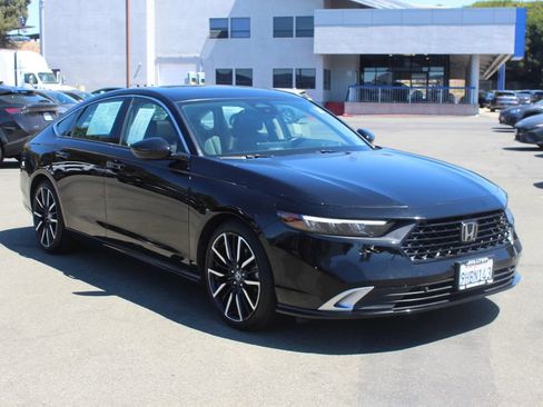 Used 2023 Honda Accord Touring image 5
