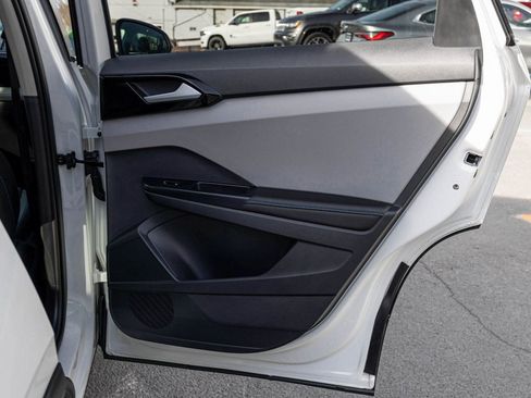 Used 2024 Volkswagen Taos SE image 11