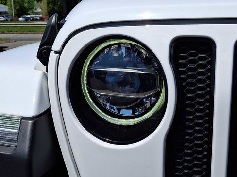 Used 2022 Jeep Wrangler Unlimited Sahara AWD/4WD image 9
