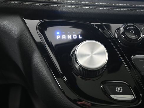 Used 2022 Chrysler Pacifica Touring-L w/ S Appearance Package image 33