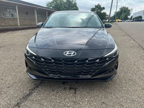 Used 2023 Hyundai Elantra Limited FWD image 2