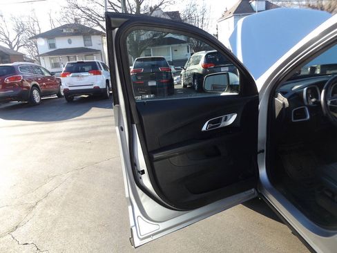 Used 2017 Chevrolet Equinox LT w/ Convenience Package FWD image 16