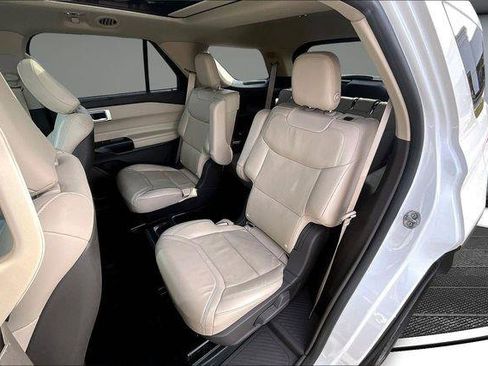 Used 2020 Ford Explorer Platinum w/ Premium Technology Package image 23