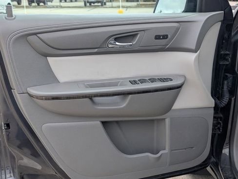 Used 2015 GMC Acadia SLT image 10