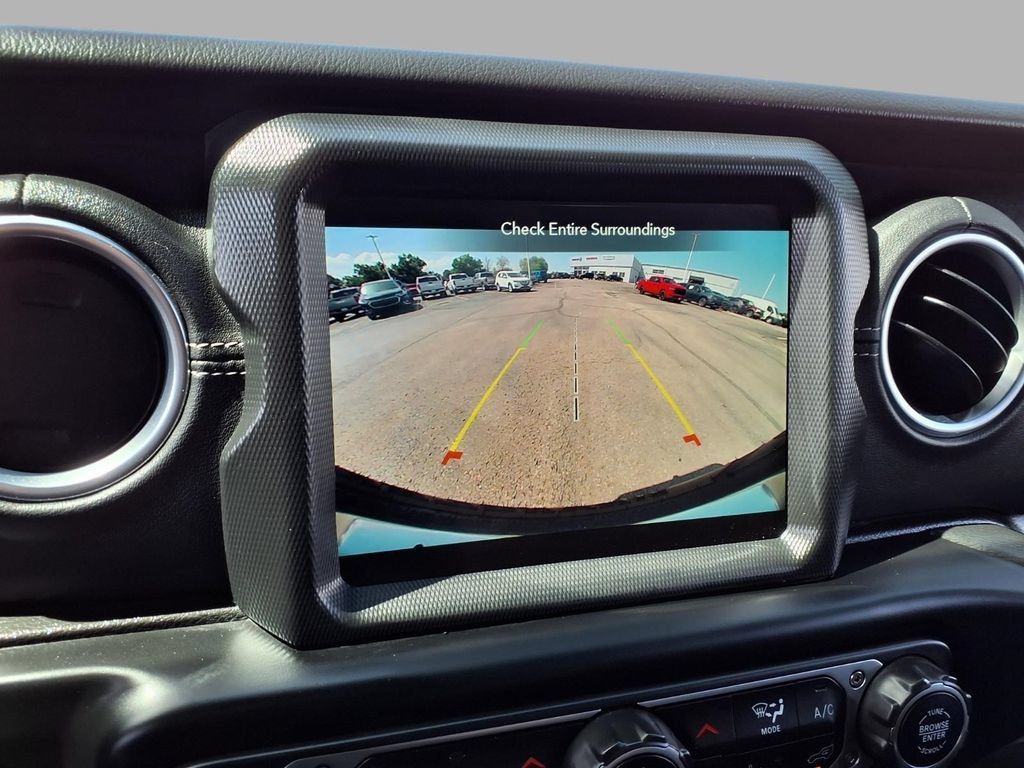 Used 2022 Jeep Wrangler Unlimited Sahara w/ Cold Weather Group AWD/4WD image 8