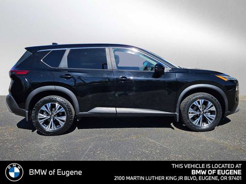 Used 2022 Nissan Rogue SV AWD/4WD image 2