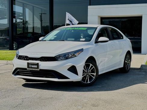 Used 2024 Kia Forte LXS FWD image 2