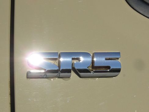 Certified 2017 Toyota Tacoma SR5 AWD/4WD image 12