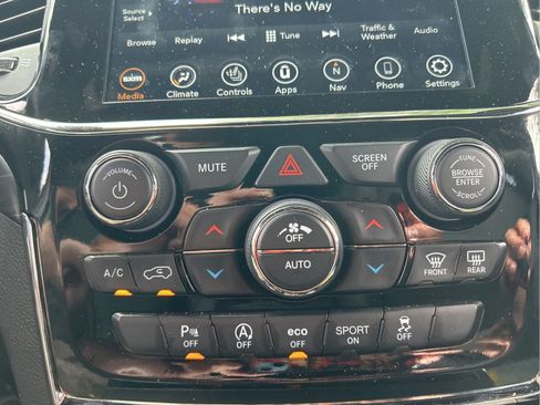 Certified 2020 Jeep Grand Cherokee Altitude AWD/4WD image 30