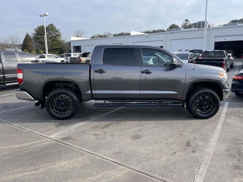 Used 2016 Toyota Tundra SR5 w/ SR5 Upgrade Package image 11