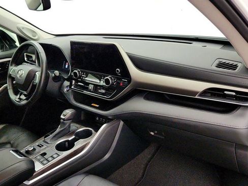 Used 2023 Toyota Highlander Limited AWD/4WD image 25