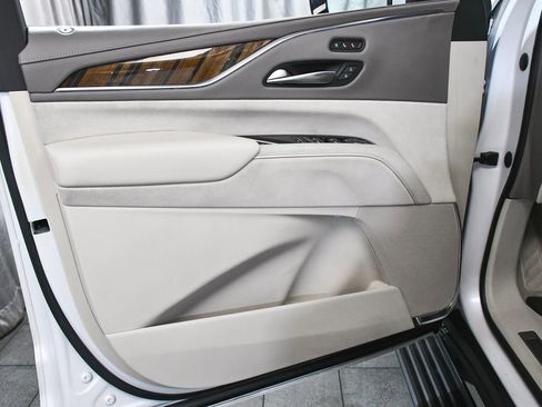 Used 2022 Cadillac Escalade Sport Platinum AWD/4WD image 9