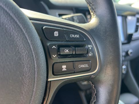 Used 2017 Kia Niro Touring w/ Advanced Technology Package FWD image 23