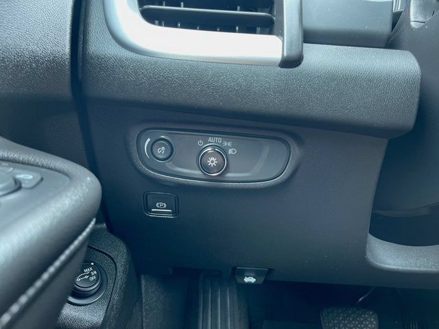 Used 2024 GMC Terrain SLE w/ Driver Convenience Package FWD image 18