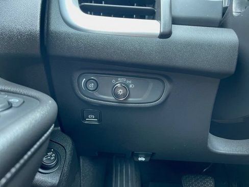 Used 2024 GMC Terrain SLE w/ Driver Convenience Package FWD image 18