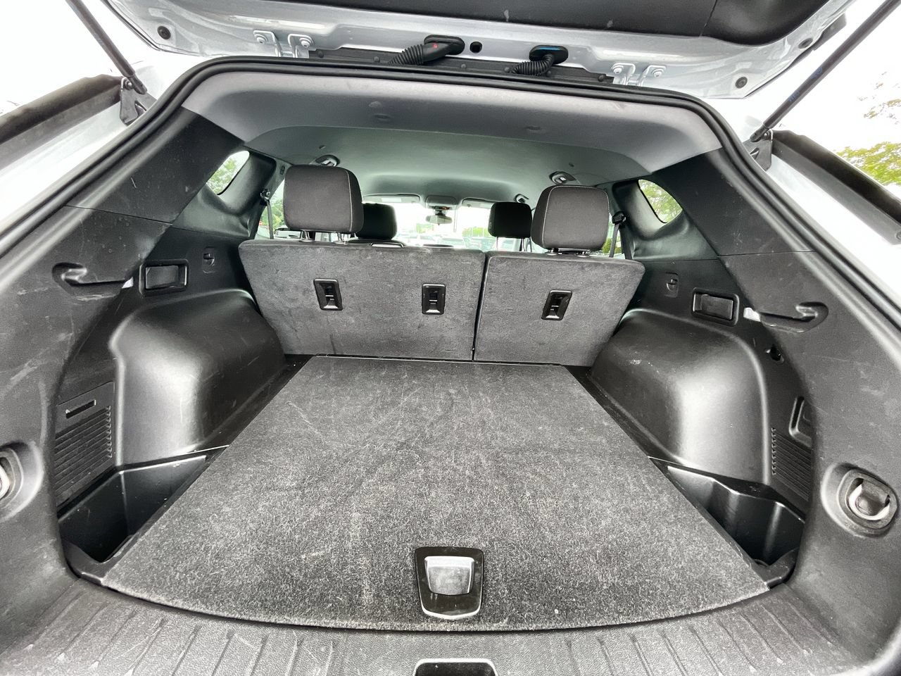 Used 2025 Chevrolet Blazer LT FWD image 25