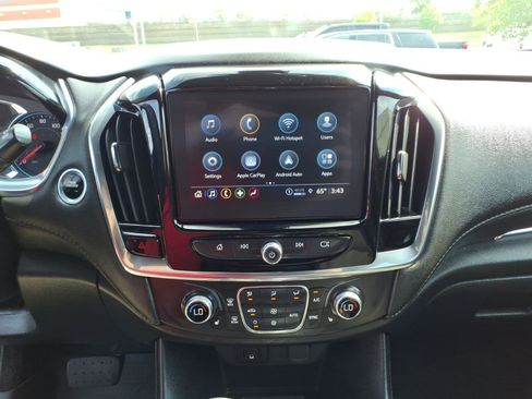 Used 2023 Chevrolet Traverse LT FWD image 9