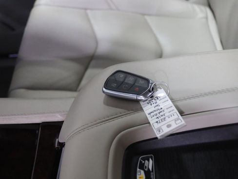 Used 2016 Cadillac Escalade Luxury AWD/4WD image 34