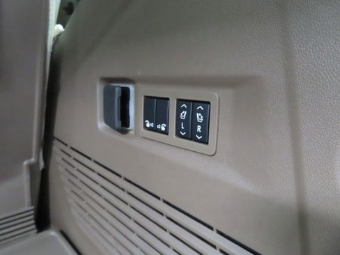 Used 2025 GMC Yukon Denali w/ Denali Reserve Package AWD/4WD image 48