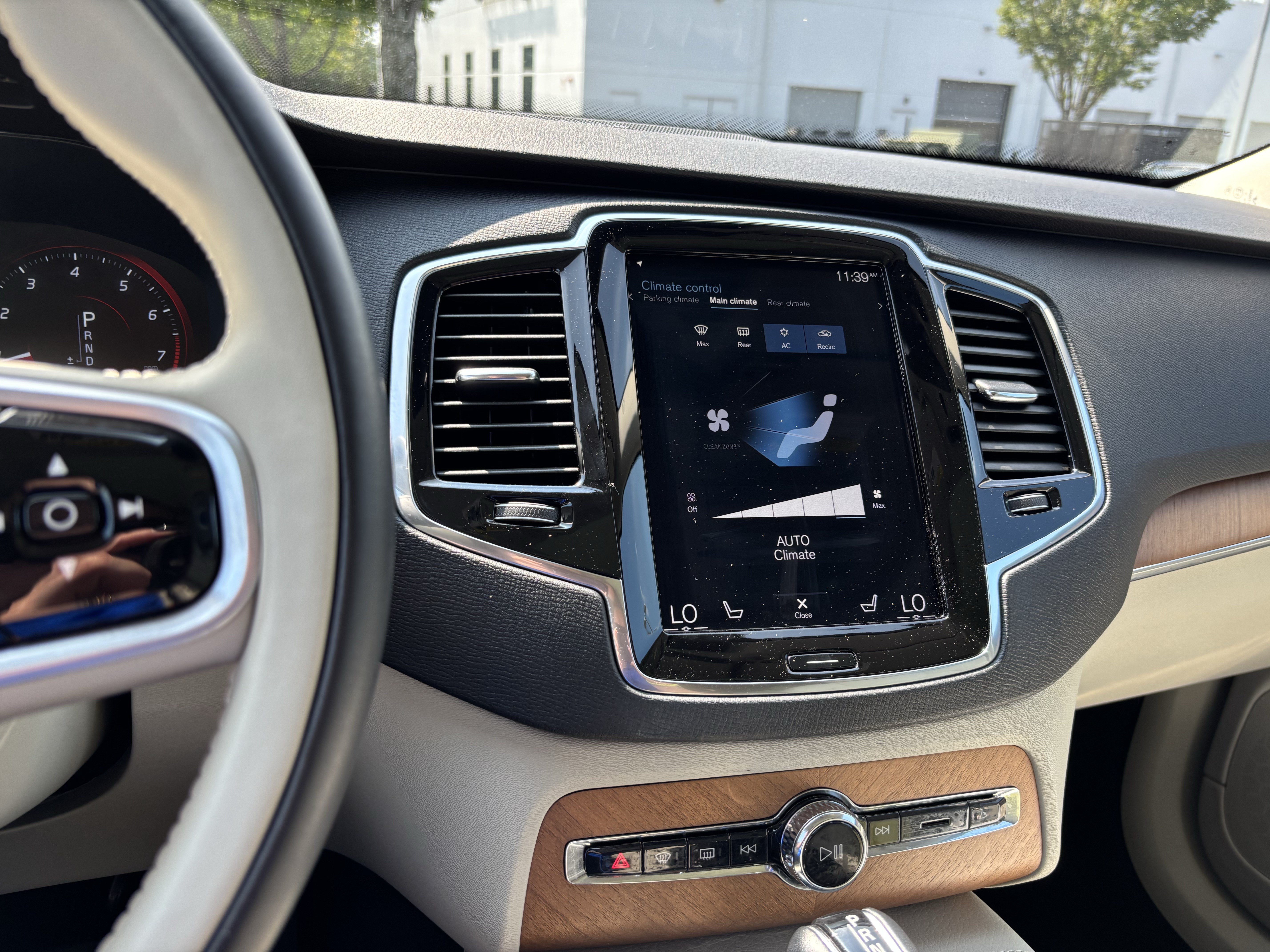 Used 2022 Volvo XC90 T6 Momentum w/ Advanced Package AWD/4WD image 31