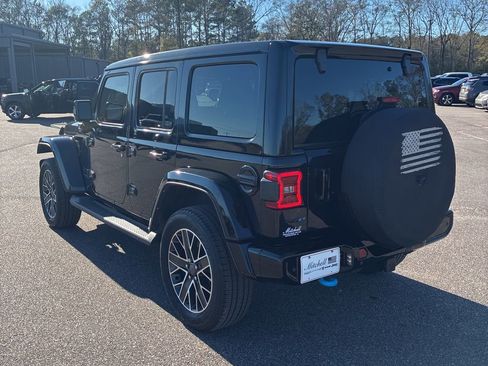 Used 2022 Jeep Wrangler Unlimited Sahara image 5