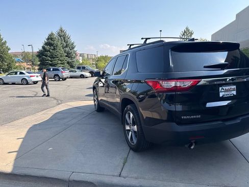 Used 2019 Chevrolet Traverse LT w/ LT Premium Package FWD image 8
