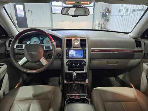 Used 2009 Chrysler 300 Limited RWD image 10