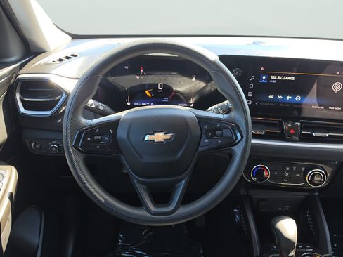 Used 2025 Chevrolet TrailBlazer LT AWD/4WD image 10