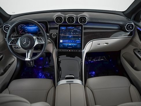 Certified 2025 Mercedes-Benz GLC 350e 4MATIC image 9