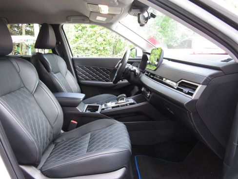 Used 2024 Mitsubishi Outlander 4WD Plug-In Hybrid image 19