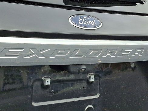 Used 2022 Ford Explorer XLT w/ Equipment Group 202A image 33