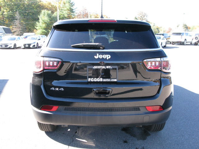 Used 2023 Jeep Compass Sport AWD/4WD image 5
