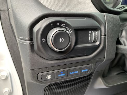 Used 2025 Jeep Wrangler Unlimited Sahara AWD/4WD image 14