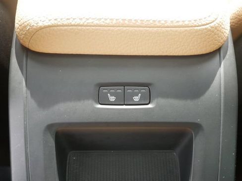 Used 2019 Volvo XC60 T5 Momentum w/ Multimedia Package AWD/4WD image 11