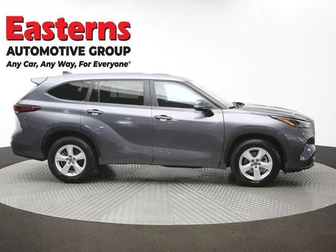Used 2024 Toyota Highlander LE FWD image 46