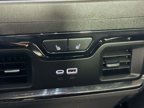 Used 2024 GMC Sierra 1500 AT4 image 24